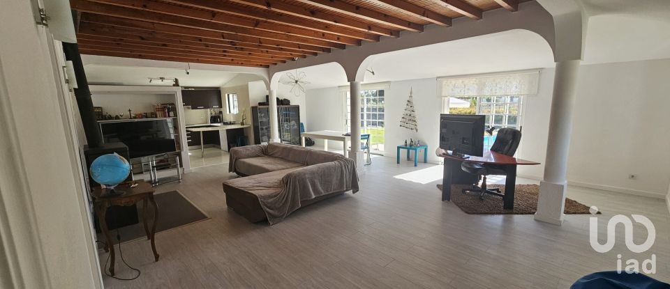 Moradia T4 em Azeitão (São Lourenço e São Simão) de 152 m²