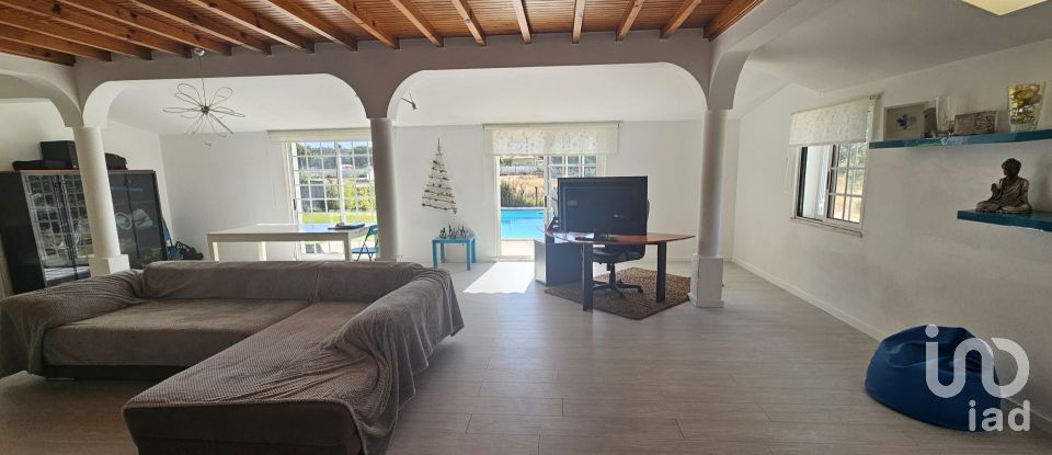 Moradia T4 em Azeitão (São Lourenço e São Simão) de 152 m²