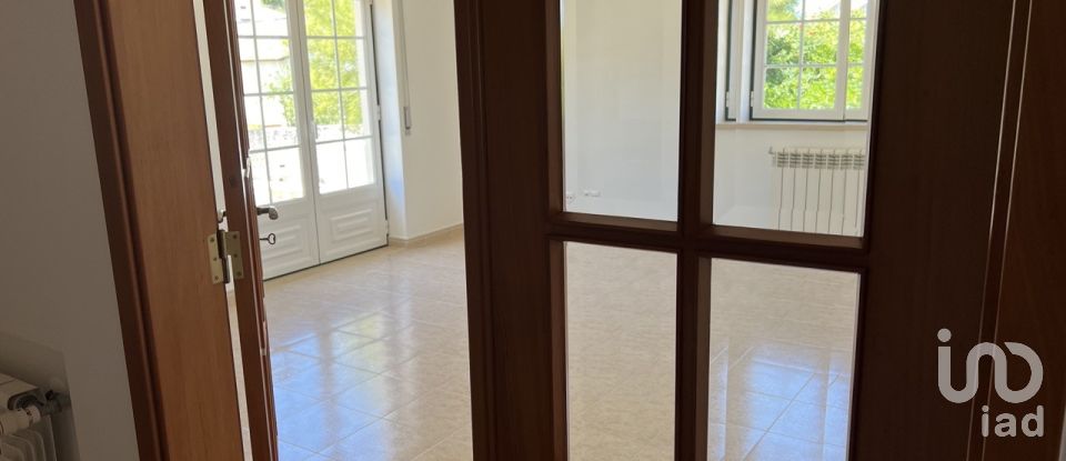 Habitação T5 em Tornada e Salir do Porto de 184 m²