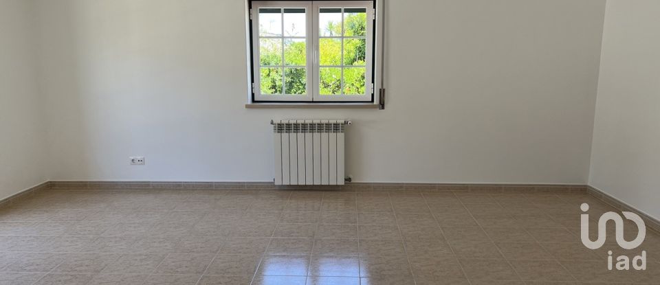 Habitação T5 em Tornada e Salir do Porto de 184 m²