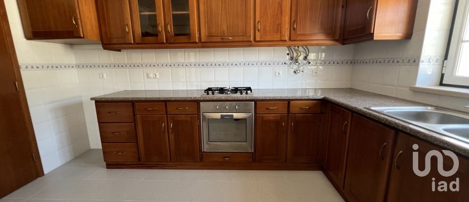 Habitação T5 em Tornada e Salir do Porto de 184 m²