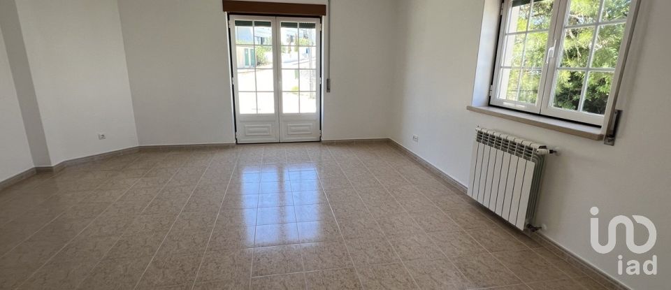 Habitação T5 em Tornada e Salir do Porto de 184 m²