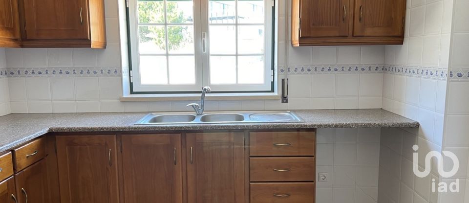 Habitação T5 em Tornada e Salir do Porto de 184 m²