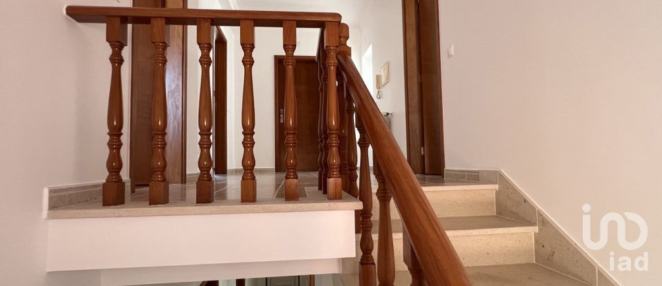 Habitação T5 em Tornada e Salir do Porto de 184 m²