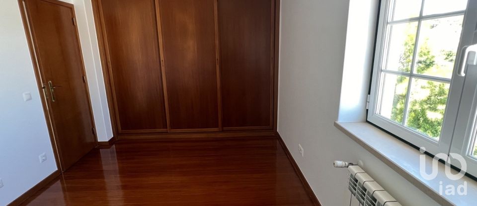 Habitação T5 em Tornada e Salir do Porto de 184 m²