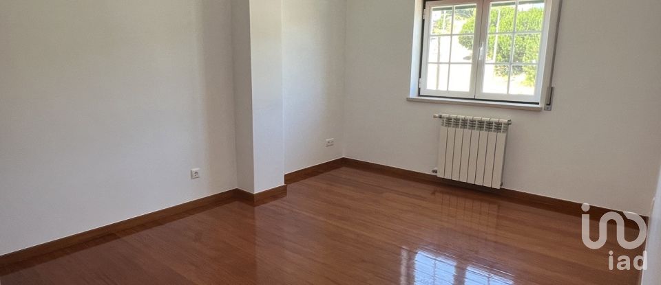 Habitação T5 em Tornada e Salir do Porto de 184 m²