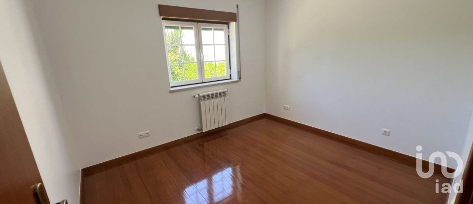 Habitação T5 em Tornada e Salir do Porto de 184 m²