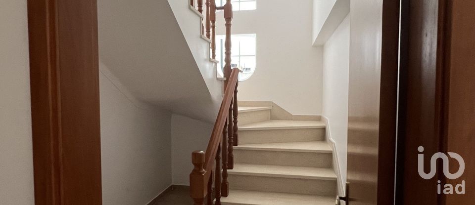 Habitação T5 em Tornada e Salir do Porto de 184 m²