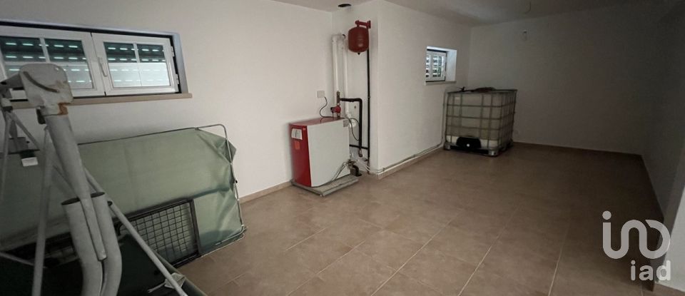 Habitação T5 em Tornada e Salir do Porto de 184 m²