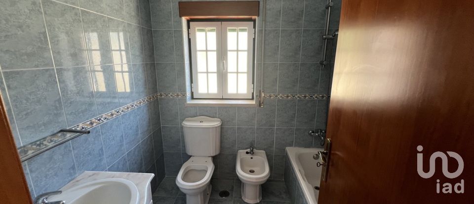 Habitação T5 em Tornada e Salir do Porto de 184 m²