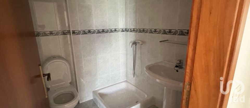 Habitação T5 em Tornada e Salir do Porto de 184 m²