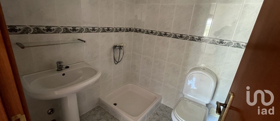 Habitação T5 em Tornada e Salir do Porto de 184 m²