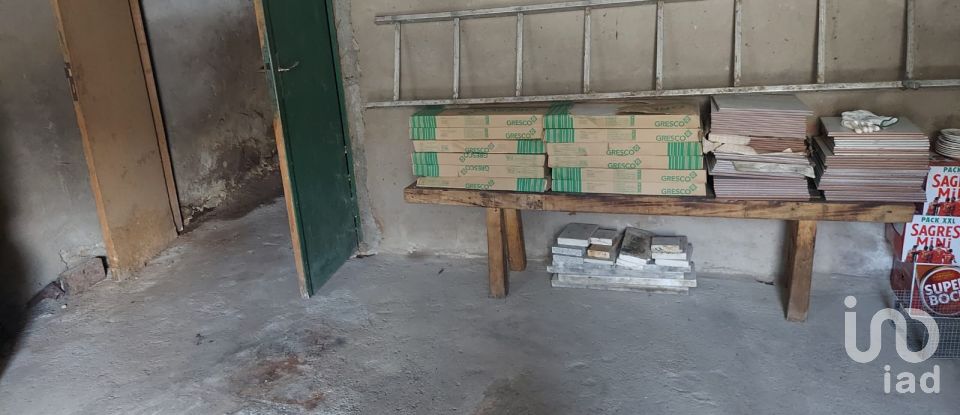 House T3 in Lagoaça e Fornos of 141 m²