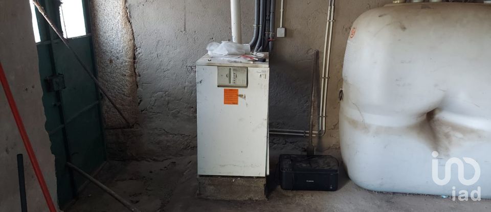 House T3 in Lagoaça e Fornos of 141 m²