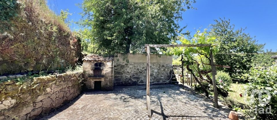 Maison de village T4 à Gouviães e Ucanha de 319 m²