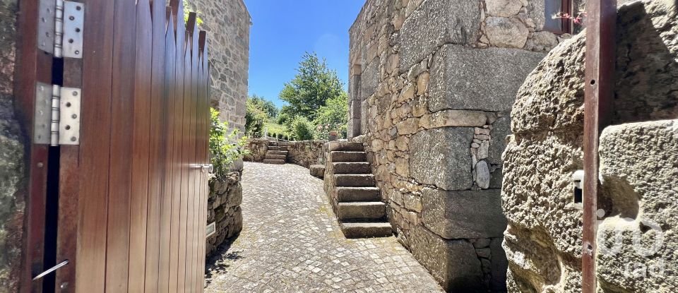 Maison de village T4 à Gouviães e Ucanha de 319 m²