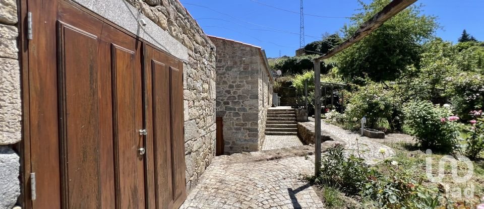 Maison de village T4 à Gouviães e Ucanha de 319 m²