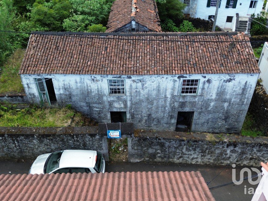 Traditional house T3 in Ribeiras of 207 m²