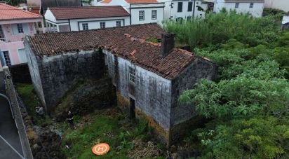 Maison traditionnelle T3 à Ribeiras de 207 m²