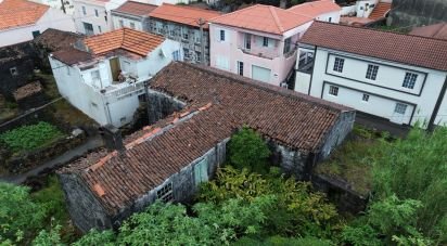 Maison traditionnelle T3 à Ribeiras de 207 m²