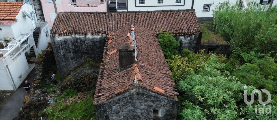 Traditional house T3 in Ribeiras of 207 m²