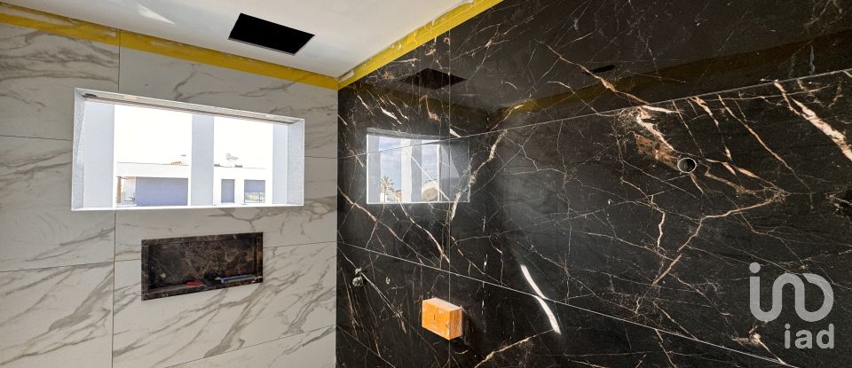 Maison T4 à Azeitão (São Lourenço e São Simão) de 210 m²