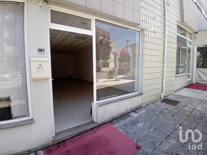 Boutique/Local commercial à Monção e Troviscoso de 62 m²