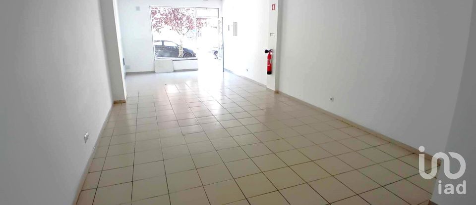 Boutique/Local commercial à Monção e Troviscoso de 62 m²