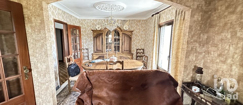 Maison de village T6 à Pínzio de 360 m²