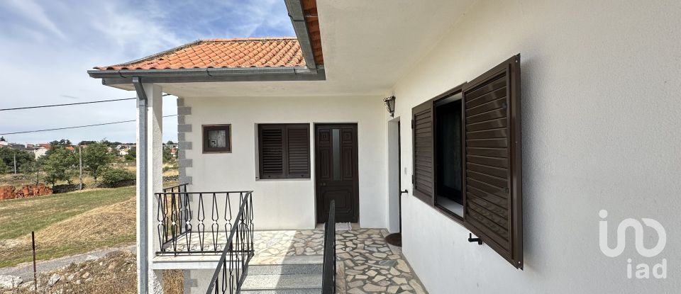 Maison de village T6 à Pínzio de 360 m²