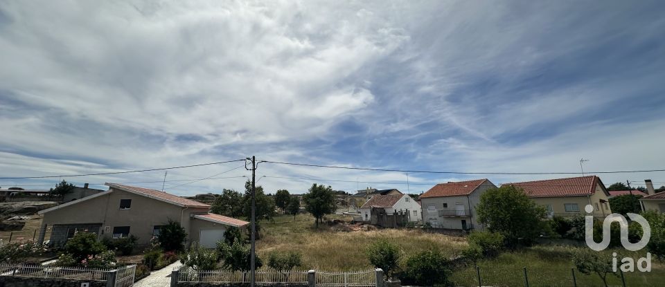 Maison de village T6 à Pínzio de 360 m²