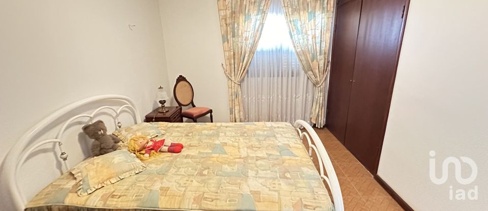 Maison de village T6 à Pínzio de 360 m²