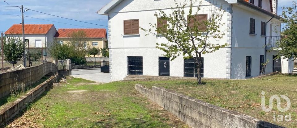 Maison de village T6 à Pínzio de 360 m²