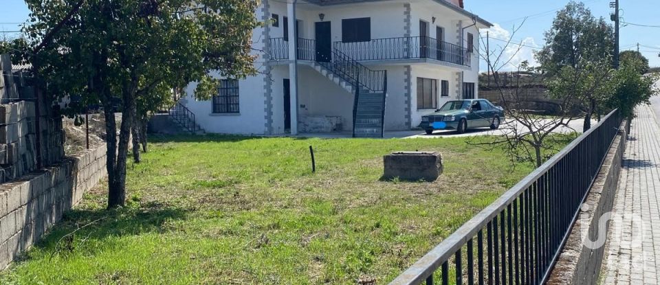 Maison de village T6 à Pínzio de 360 m²