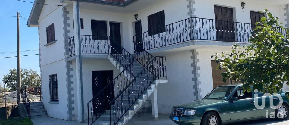 Maison de village T6 à Pínzio de 360 m²