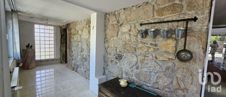 Maison de village T4 à Chave de 294 m²