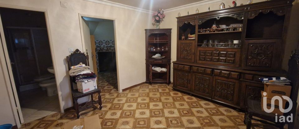 House T5 in Aguiar da Beira e Coruche of 80 m²