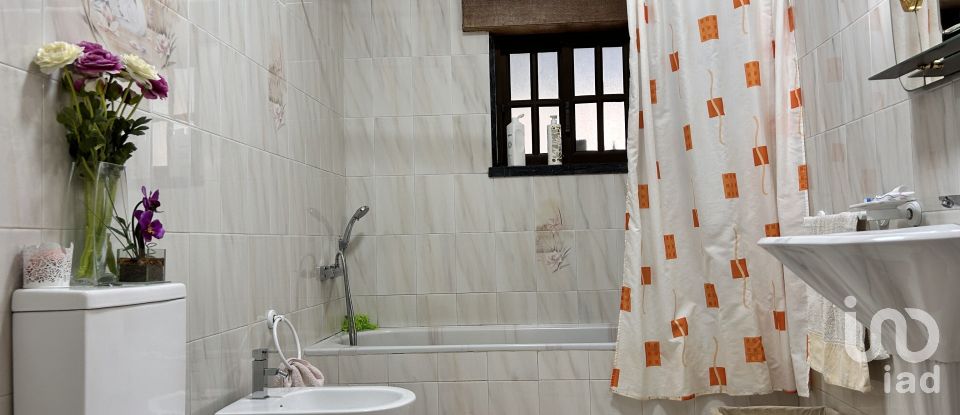 Casa tradicional T3 em Azoia de Cima e Tremês de 302 m²