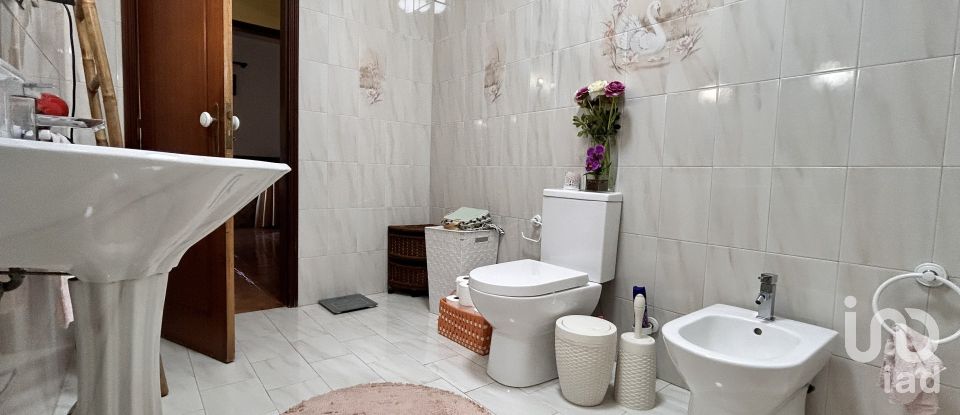 Casa tradicional T3 em Azoia de Cima e Tremês de 302 m²