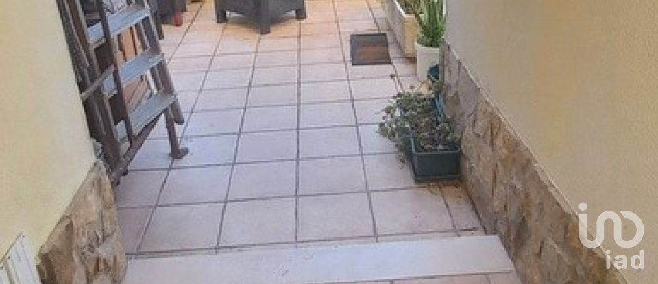 Moradia T3 em Venda do Pinheiro e Santo Estêvão das Galés de 281 m²