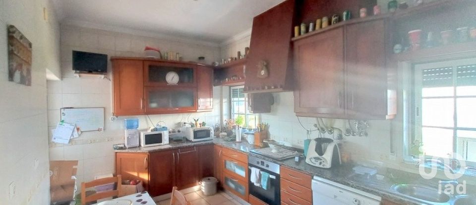 Moradia T3 em Venda do Pinheiro e Santo Estêvão das Galés de 281 m²