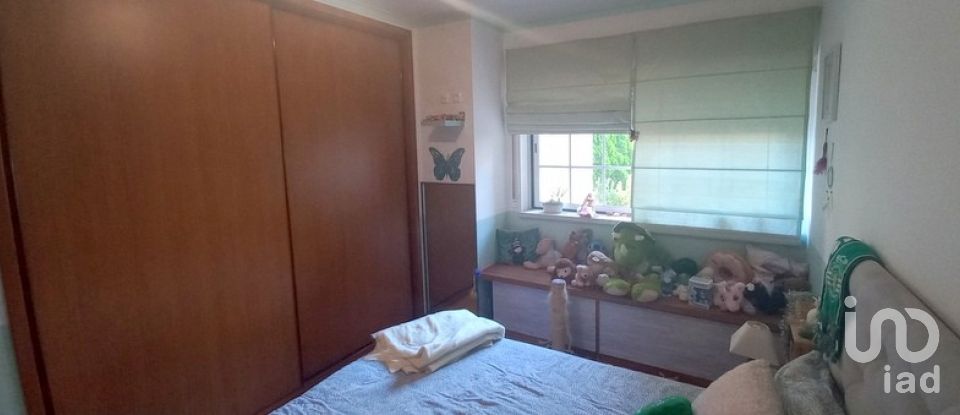 Moradia T3 em Venda do Pinheiro e Santo Estêvão das Galés de 281 m²