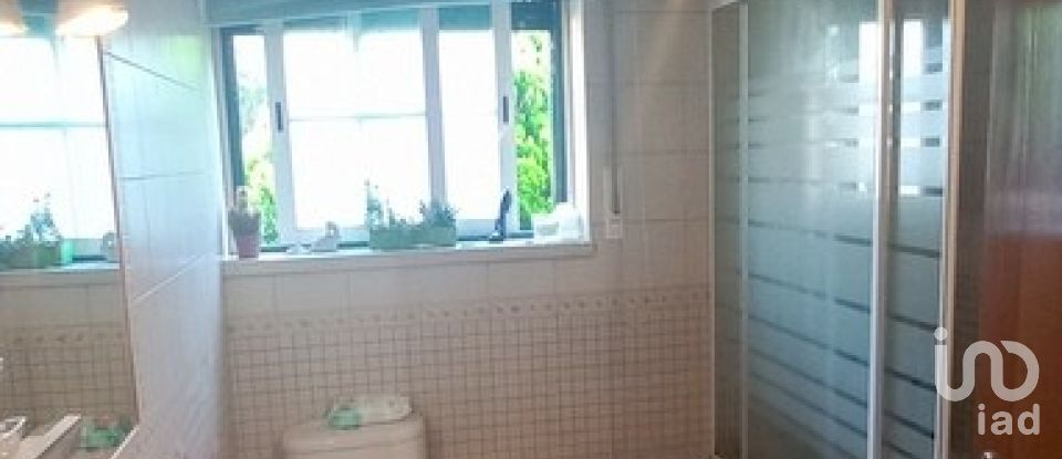 Moradia T3 em Venda do Pinheiro e Santo Estêvão das Galés de 281 m²