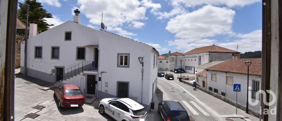 Casa tradicional T3 em São Miguel, Santa Eufémia e Rabaçal de 137 m²