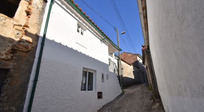 Maison de village T2 à Lamas de 151 m²