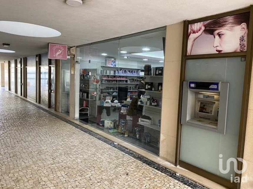 Boutique/Local commercial à Espinho de 65 m²