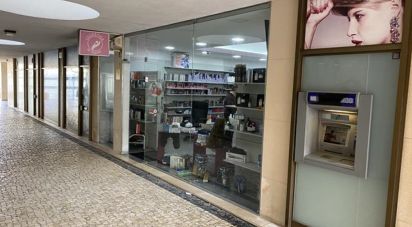 Boutique/Local commercial à Espinho de 65 m²