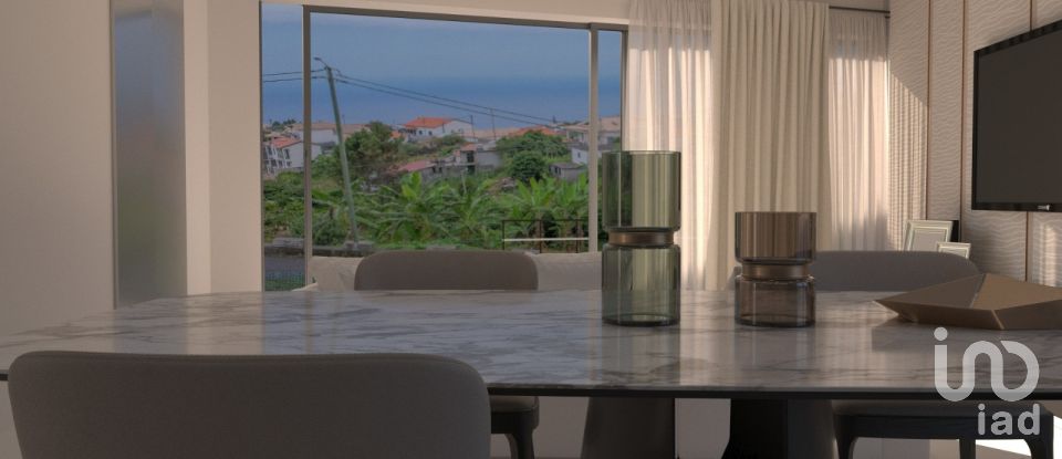 Casa T3 em Calheta de 241 m²