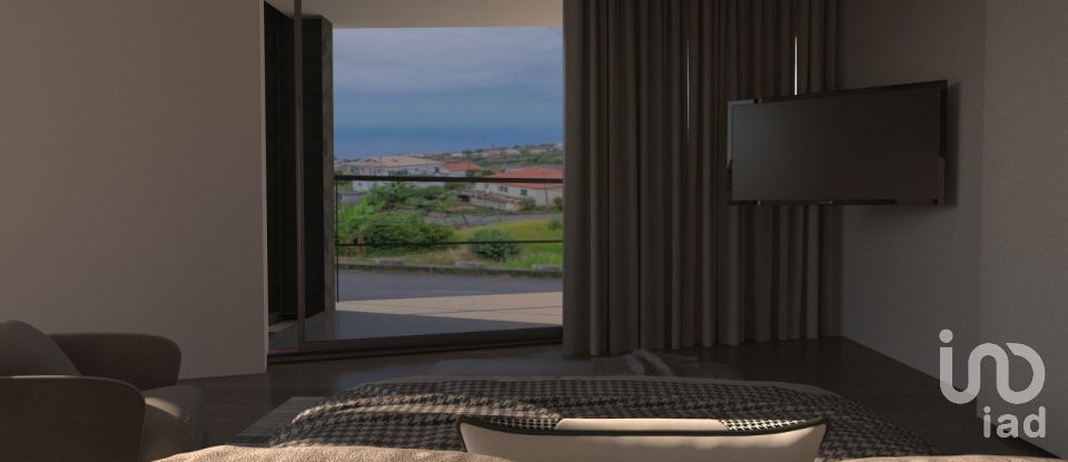 Casa T3 em Calheta de 241 m²