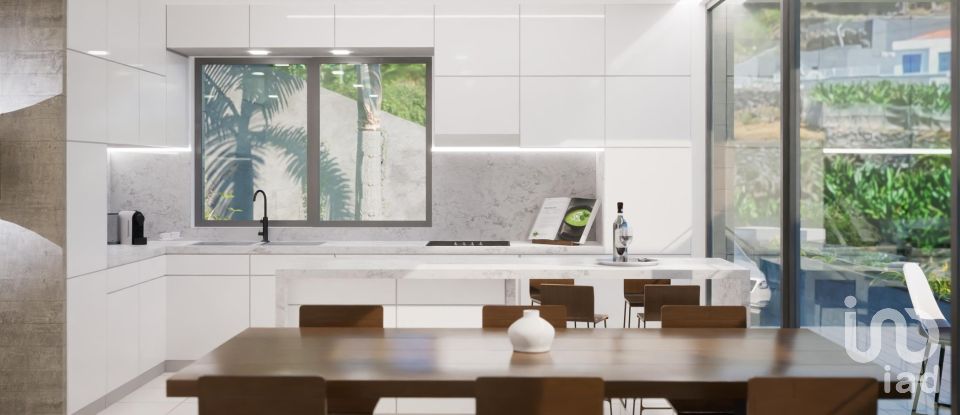 House T3 in Calheta of 201 m²